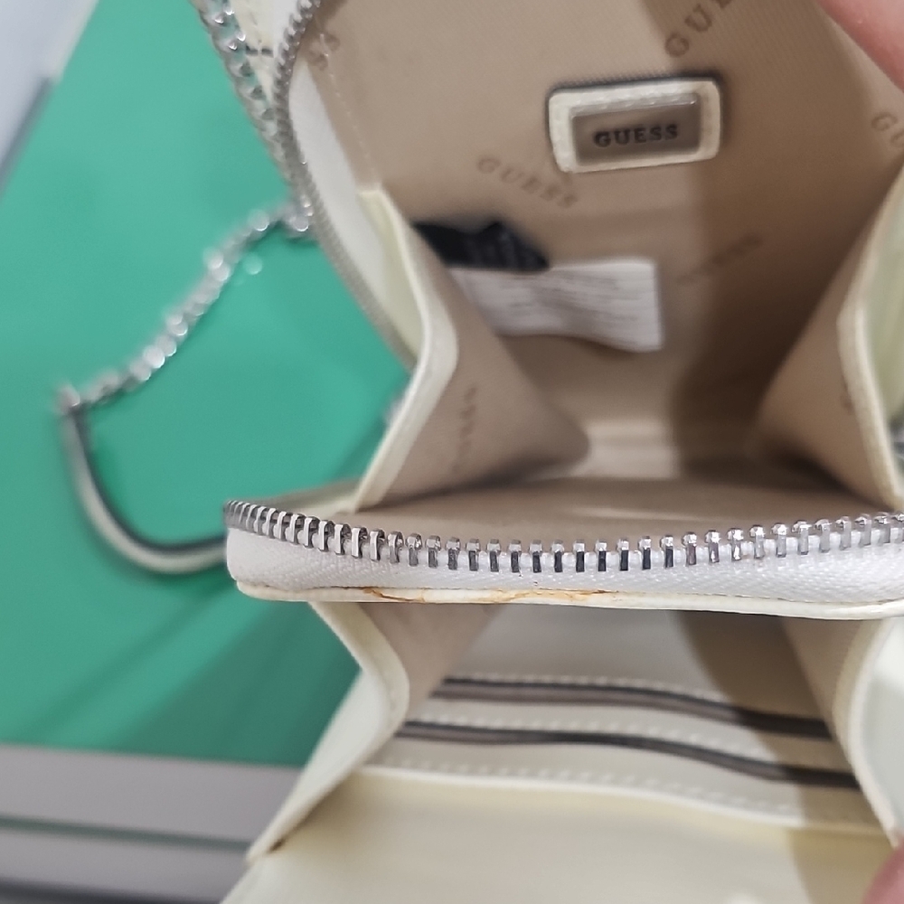 GUESS White Crossbody Phone Bag with Silver Chain - Picture 2 of 4